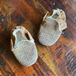 UGG Roo booties soft sole shoes baby size 4-5 suede leather